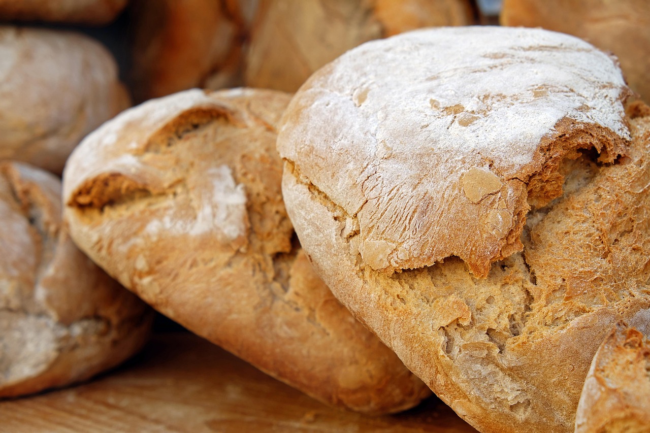 entdecken sie das geheimnis von hausgemachtem brot &ndash; frisch, knusprig und voller nat&uuml;rlichem geschmack. einfaches rezept f&uuml;r k&ouml;stliches brot aus eigener herstellung.